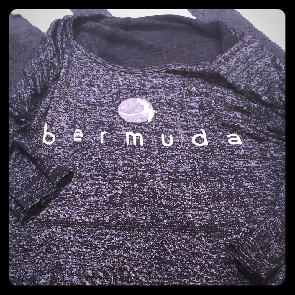 Bermuda Mid-sleeve Tee Small with Front Pocket